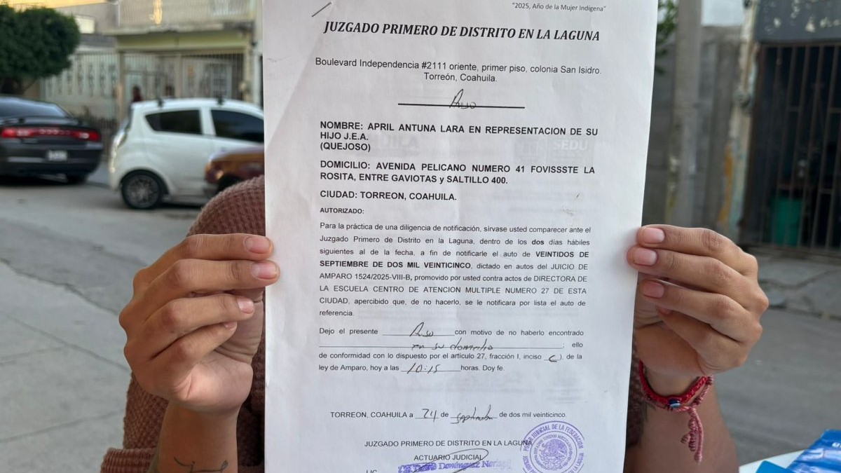 En la imagen se muestra la demanda de la madre luego de que su hijo ingiriera veneno dentro del salón de clases. En la imagen se muestra la demanda de la madre luego de que su hijo ingiriera veneno dentro del salón de clases.