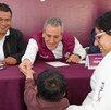 pepe chedraui saludando a un niño en una jornada ciudadana en puebla pepe chedraui saludando a un niño en una jornada ciudadana en puebla