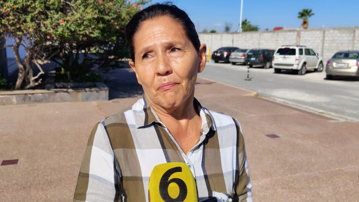 Mayela Soto, maestra que pide su reinstalación tras ser acusada de intoxicar a alumnos con tamales. Mayela Soto, maestra que pide su reinstalación tras ser acusada de intoxicar a alumnos con tamales.