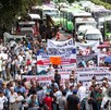 Decenas de personas de la Fuerza Amplia de Transportistas mantienen cierres en el Estado de México. Decenas de personas de la Fuerza Amplia de Transportistas mantienen cierres en el Estado de México.