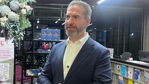 Adrián de la Garza hablando de autos con placas foráneas en Monterrey