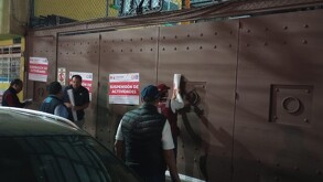 Elementos de la FGJ CdMx revisaron 'La Casa de las Mercedes' ya que una menor presuntamente fue abusada y obligada a realizar trabajos domésticos.