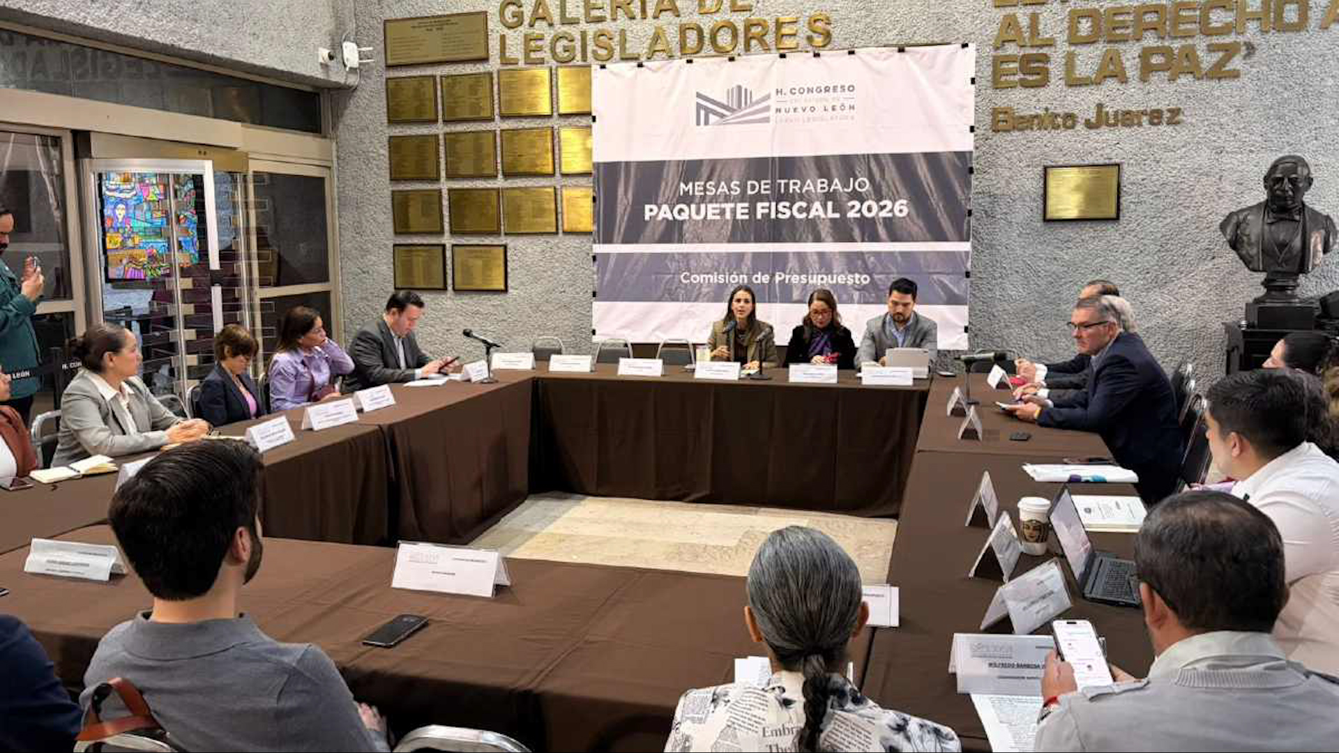 El representante de Caintra Nuevo León sugirió incrementar de 15 a 26 las estaciones de monitoreo ambiental.