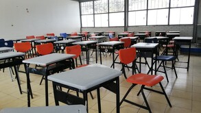 Salón de clases vacío por megapuente.