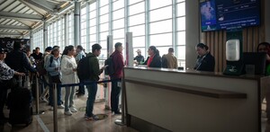Pasajeros arribando un vuelo en el AIFA. Pasajeros arribando un vuelo en el AIFA.