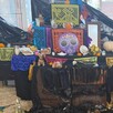 Altar de muertos consumido por las llamas de un incendio en una escuela de Torreón