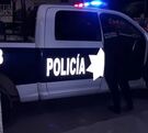 Patrulla de Policía Municipal en Gómez Palacio, Durango, con un oficial a bordo uniformado. Patrulla de Policía Municipal en Gómez Palacio, Durango, con un oficial a bordo uniformado.