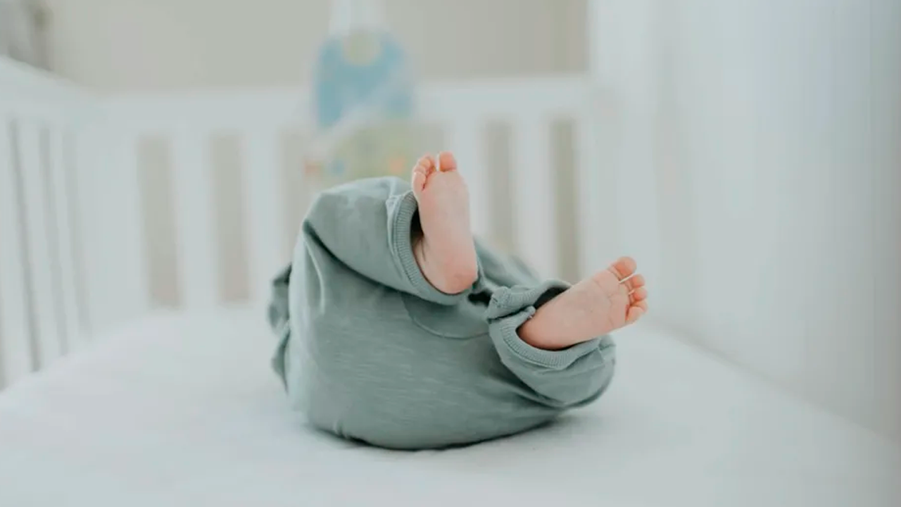 Un bebé de un año falleció en Monterrey tras ingerir una pila electrónica en Reynosa.