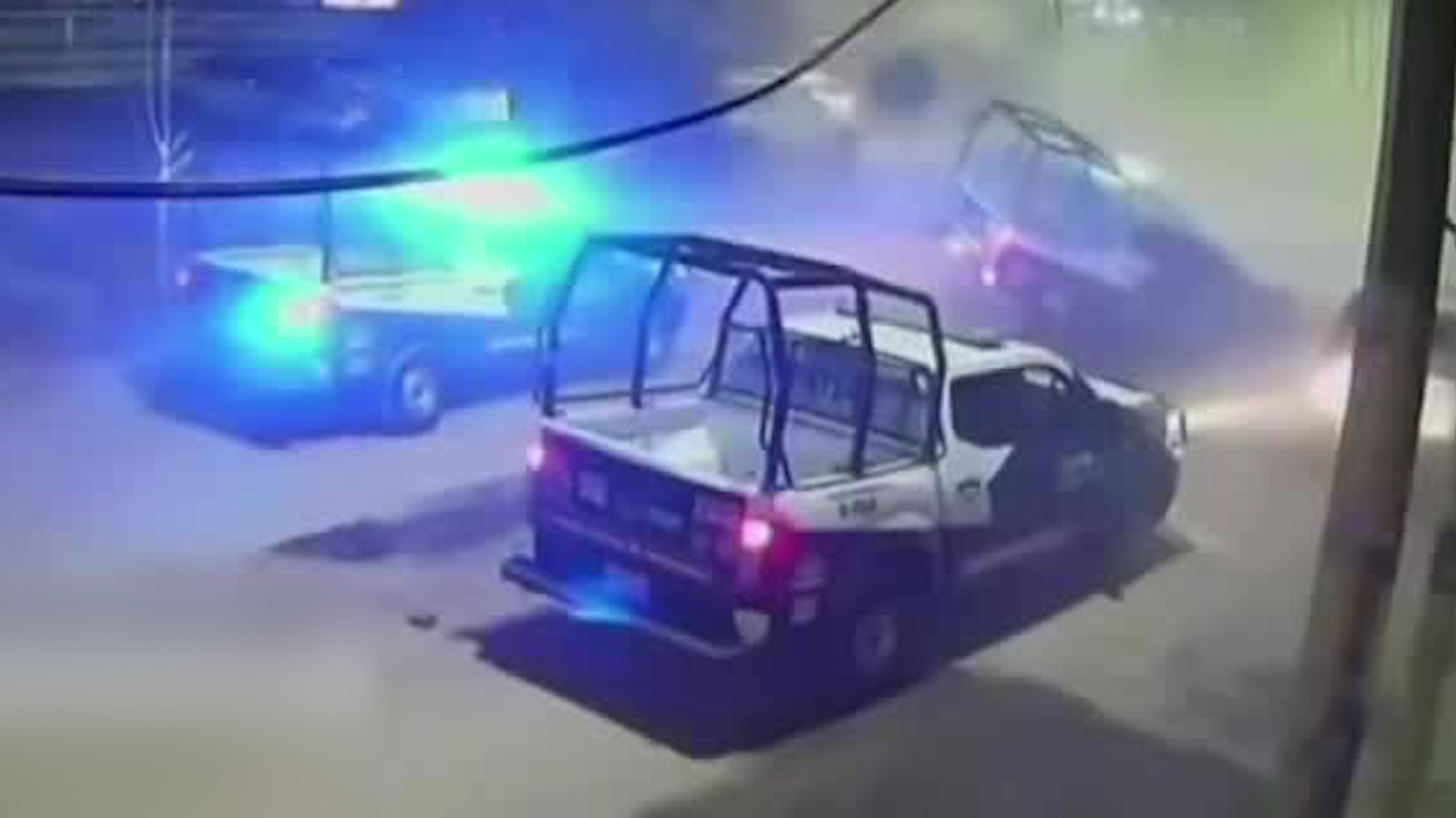 Los oficiales iban tras un motociclista que había asaltado a una persona, pero escapó tras el incidente.