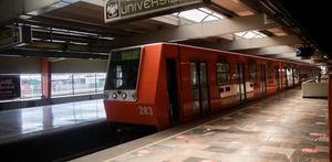 Según testimonios el percance se dio porque los oficiales le negaron el acceso gratuito a uno de los agresores.