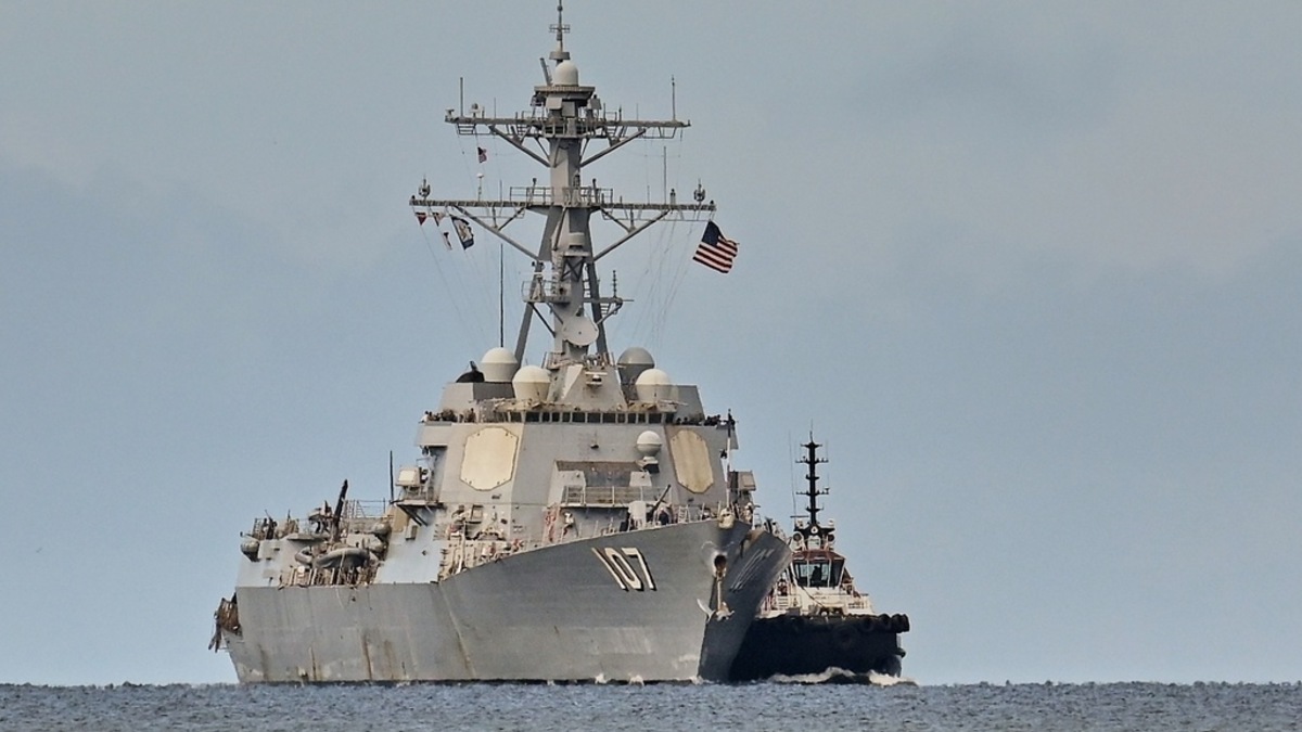 un barco de la fuerza naval de estados unidos un barco de la fuerza naval de estados unidos