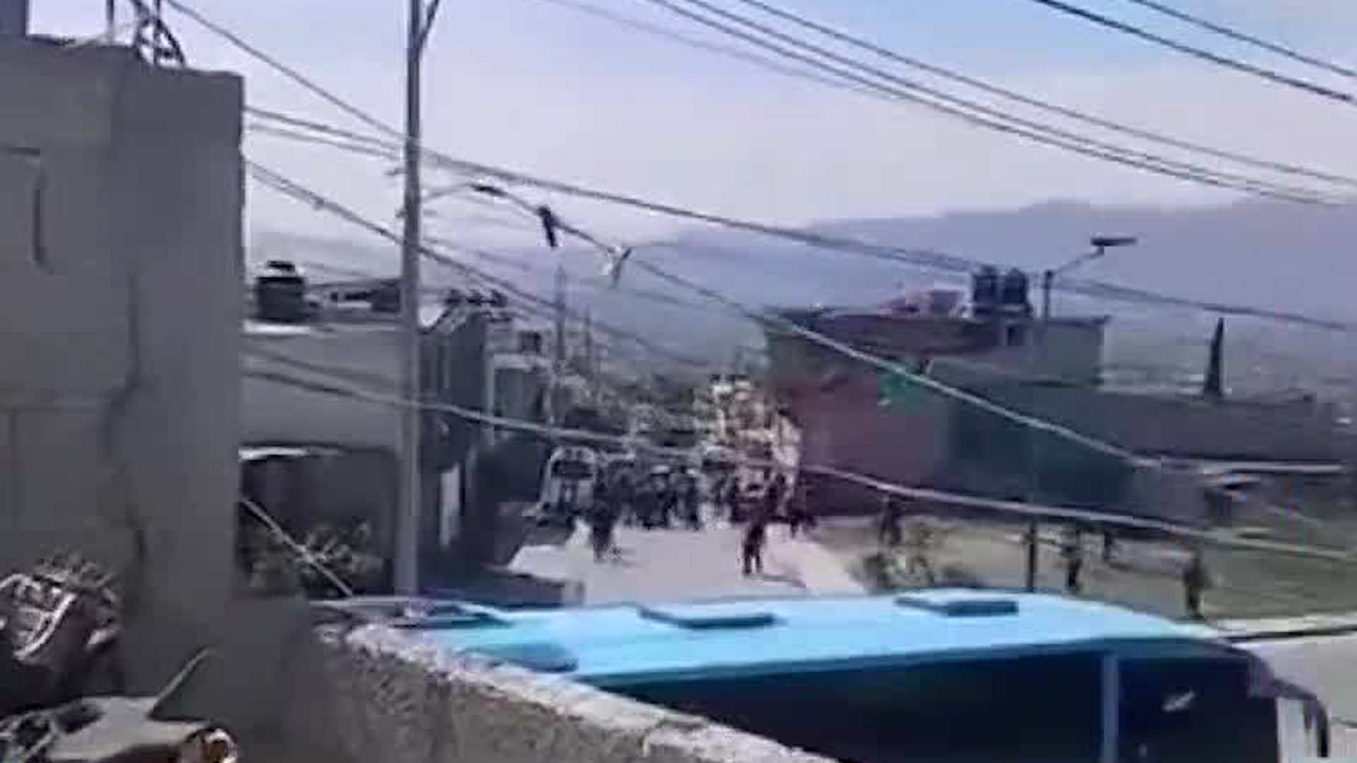 Habitantes de Ecatepec se organizaron para frenar un supuesto operativo policíaco pues aseguran que no cuentan con una orden.
