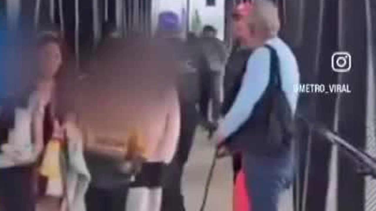 Un policía golpeó a un hombre de la tercera edad y a dos mujeres en el Trolebús Elevado tras una queja por el mal funcionamiento de la tarjeta de movilidad.