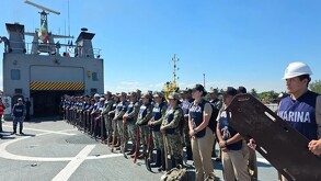 Efectivos de la Marina previo a la búsqueda del buque