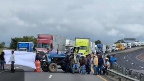Cierre de campesinos en autopista Arco Norte