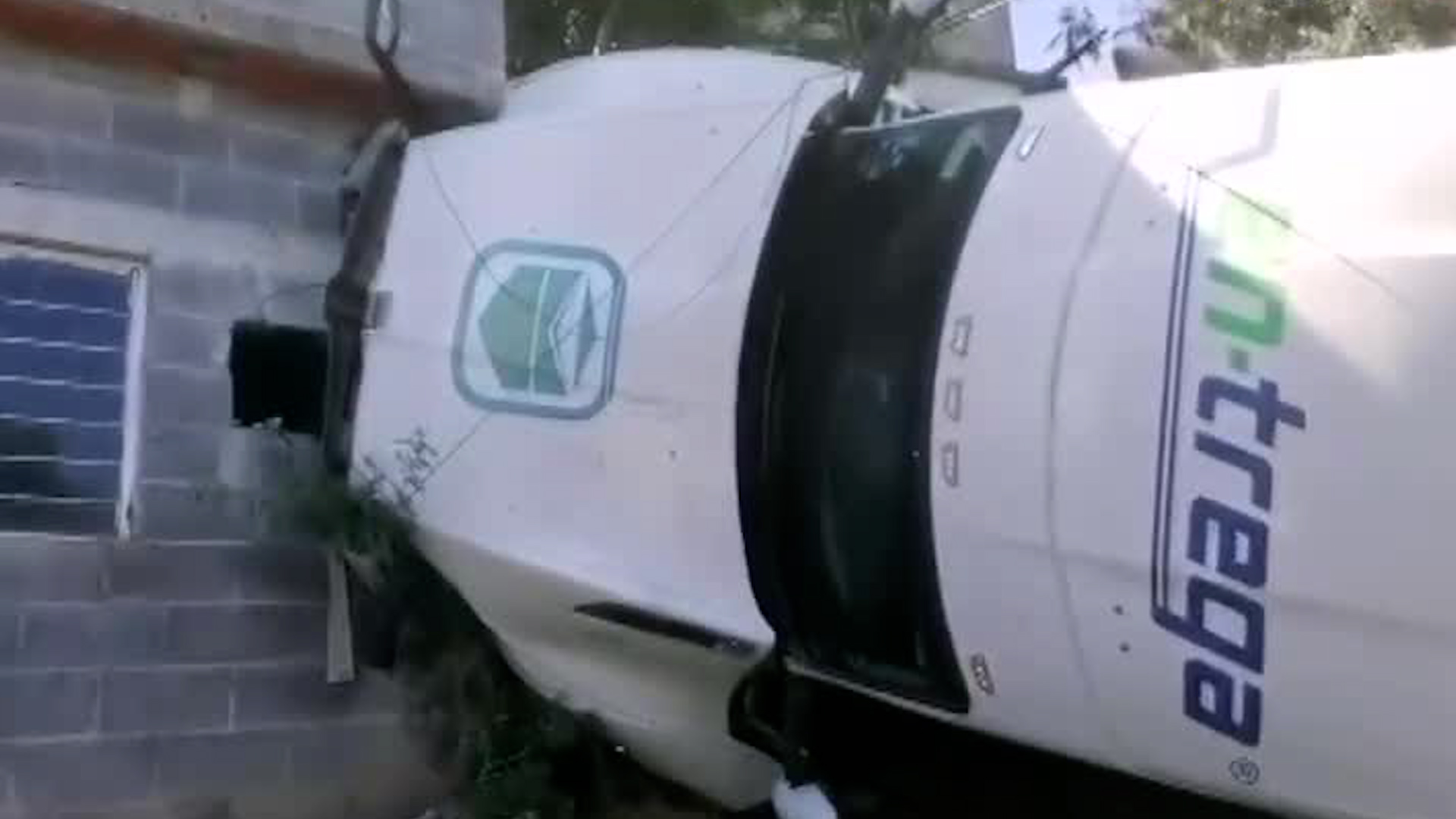 La unidad transportaba diésel lo que provocó fuerte sustos entre los vecinos de la zona.