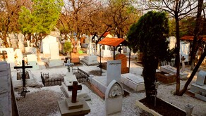 Con motivo del Día de Muertos, los panteones de Querétaro se alistan para recibir a miles de familias. Te decimos qué horarios tendrán.