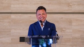 Pablo Lemus en un discurso por el día del tequilero en el CNIT