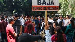 Personas en punto de reunión durante sismo en México