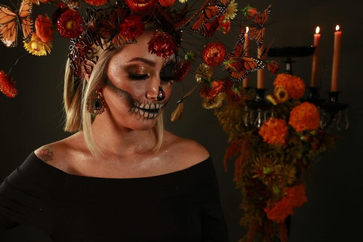 Detalle a detalle del maquillaje que trabaja la artista Elvira Fernández Detalle a detalle del maquillaje que trabaja la artista Elvira Fernández