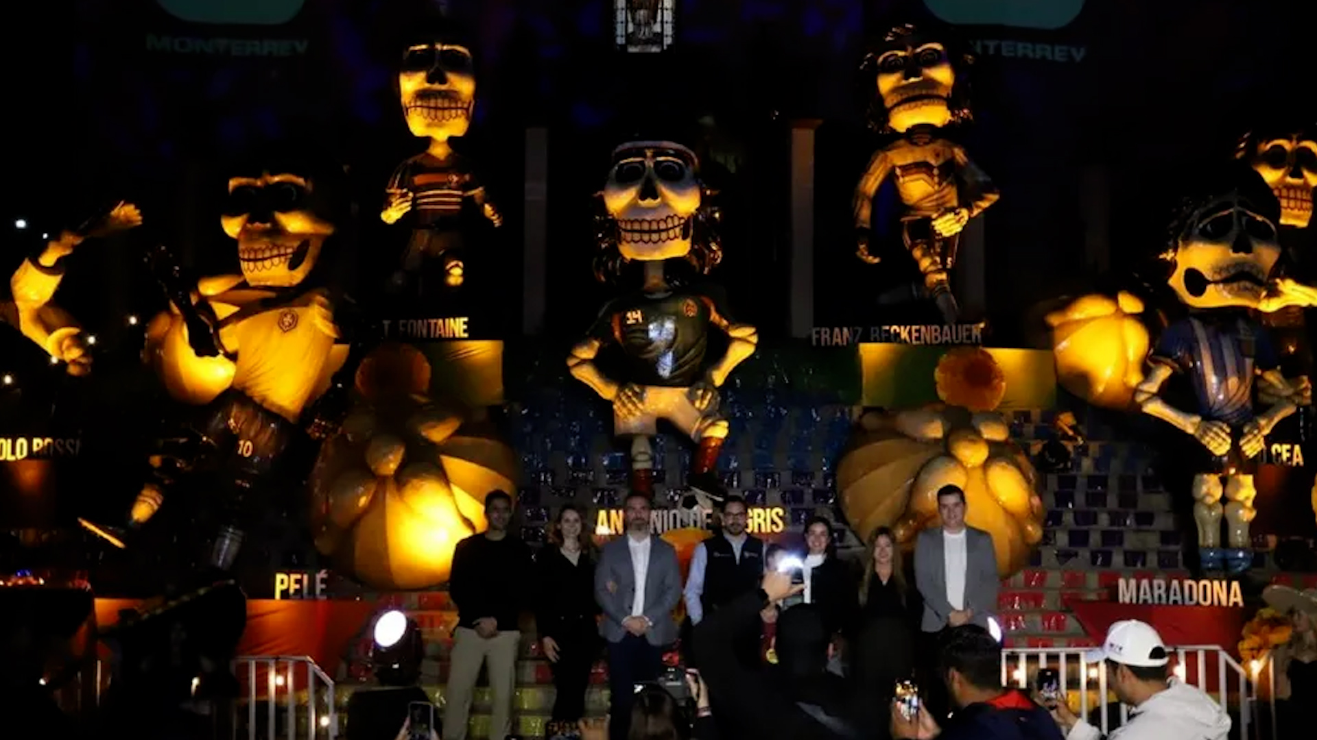 La inauguración fue encabezada por el alcalde David de la Peña Marroquín, Adrián de la Garza y Aldo de Nigris.