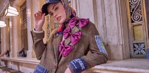 Bere Flores con un diseño de su colección de blazers fusionados con moda