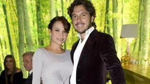 Fabiola Campomanes junto a Rolly Pavia, en un restaurante de lujo.