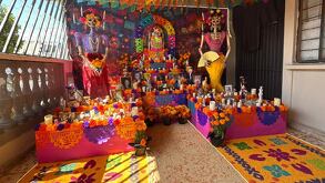 Familia en Guadalupe pone altar de muertos