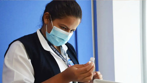 La Secretaría de Salud de Nuevo León anunció que estarán aplicando un refuerzo de la vacuna contra el covid-19 a partir del lunes 15 de mayo.