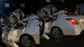 Un auto quedó totalmente prensado al impactarse contra un tráiler en la carretera León-Silao.