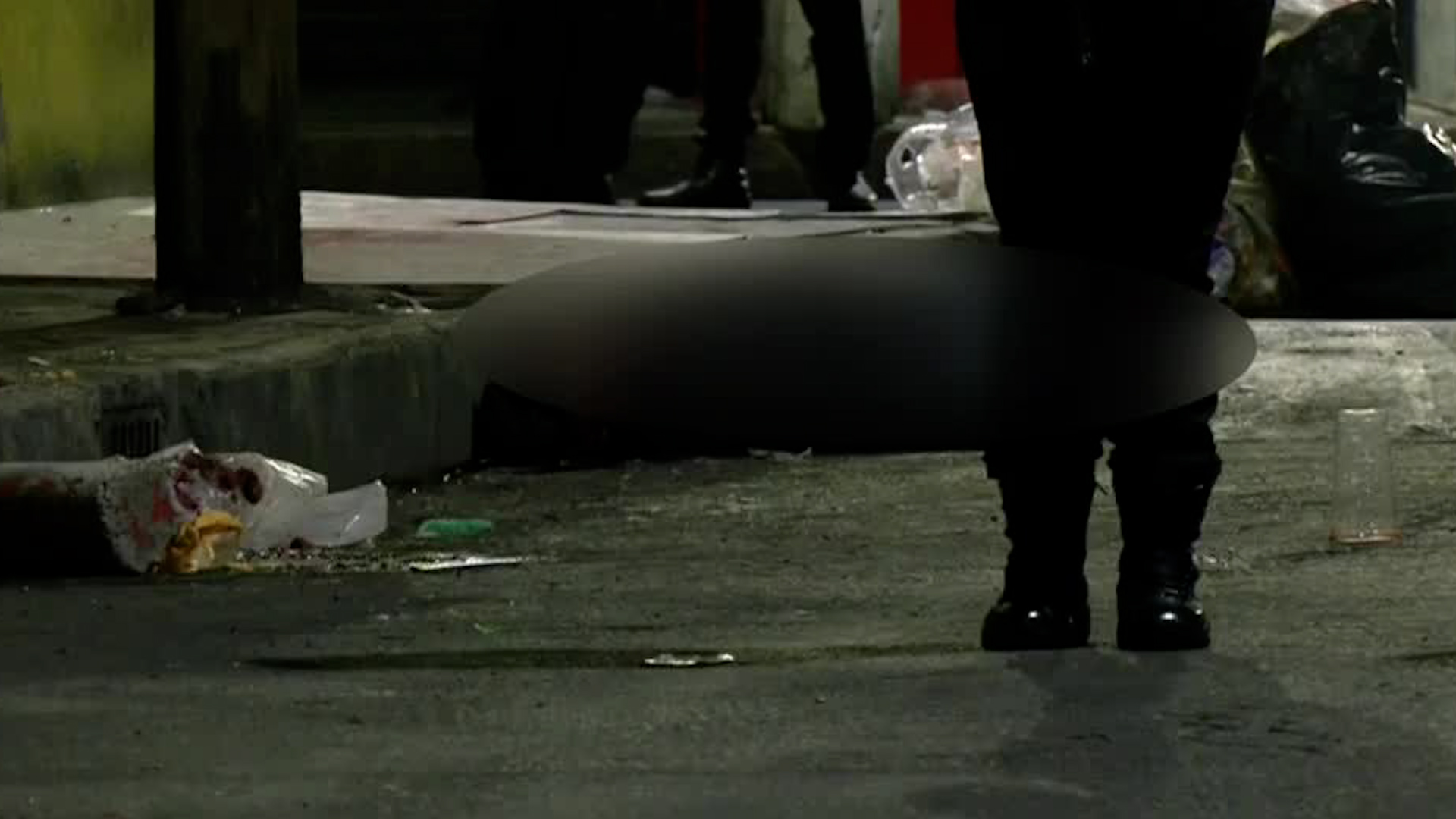 Policías acordonaron la zona para facilitar el trabajo de los peritos.