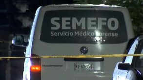 Unidad móvil de Semefo.