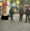 Policías asegurando el área donde asesinaron a un hombre en la alcaldía Iztapalapa.