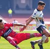 Jugadores de Pumas y Tijuana peleando un balón en el partido de Jornada 16.