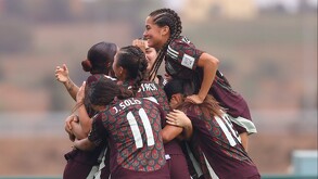 Jugadoras de la Selección Mexicana Femenil Sub-17 festejando el triunfo contra Paraguay en Octavos de Final del Mundial de la categoría.