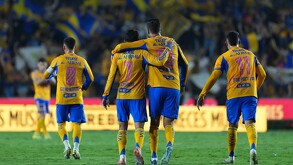 Fernando Gorriarán, Ángel Correa, André-Pierre Gignac y Juan Brunetta celebrando un gol con Tigres