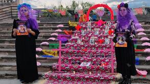 Altar en homenaje a víctimas de feminicidio en Nuevo León