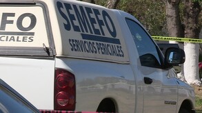 Camioneta blanca de SEMEFO en Durango, foto de archivo.