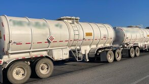 detienen a pipa con gasolina ilegal