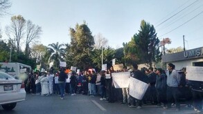 Asesinato de Carlos Manzo en Uruapan genera marcha de estudiantes y suspensión de clases.