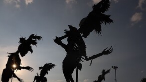 Estatuas monumentales por el Día de Muertos en la Ciudad de México.