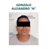 Ficha de vinculación a proceso con la foto del presunto ladrón usando una playera gris tras ser detenido por la Fiscalía de Jalisco