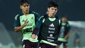 Jugadores seleccionados con México Sub-17 entrenando en Qatar previo a la jornada 1 de fase de grupos.