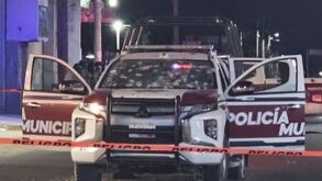 Patrulla en la que fueron asesinados tres policías en San Salvado Huixcolotla, Puebla.