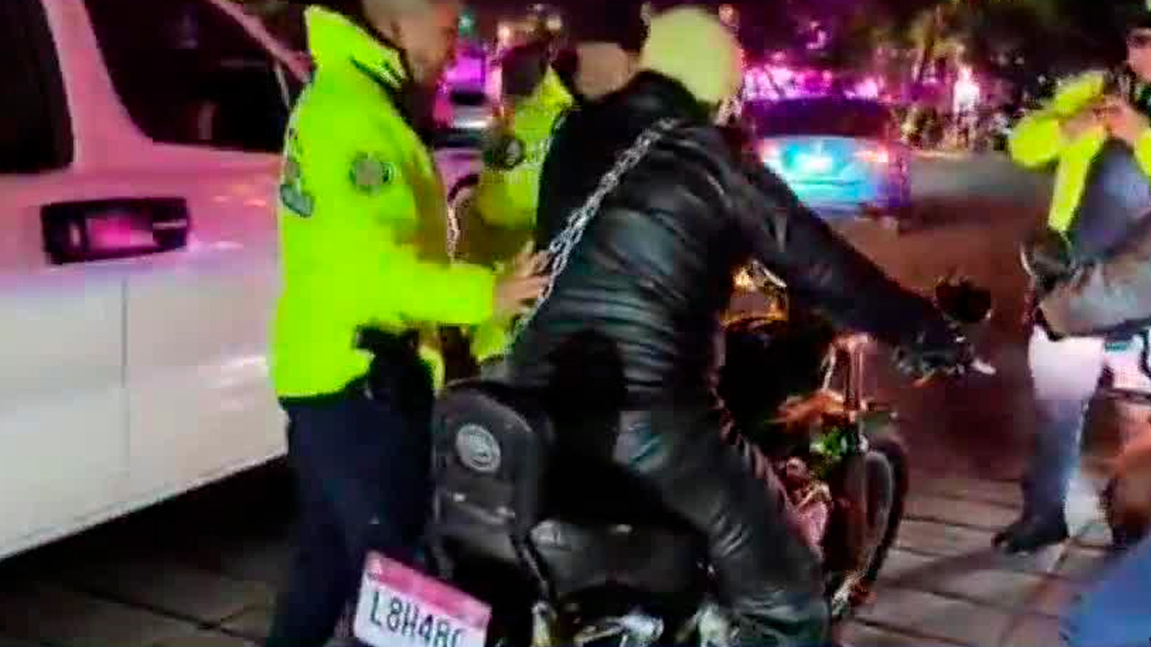 Elementos de la SSC aseguraron más de 500 motocicletas durante la Mega Rodada del Terror 2025, realizada la noche del 1 de noviembre.