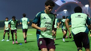 Jugadores de la Selección Mexicana Sub-17 preparándose para su debut en el Mundial de Qatar 2025.