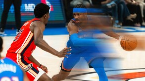 Shai Gilgeous-Alexander enfrentando con Oklahoma City Thunder a New Orleans Pelicans en la Temporada 2025-26 de la NBA.