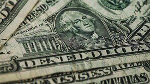 Acercamiento a dólares estadounidenses.