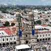 Vista panorámica de Zapopan durante un evento masivo. Se aprecia la Basílica de la Virgen de Zapopan