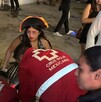 Mujer siendo atendida por elementos de Cruz Roja en Torreón